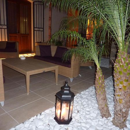 Hotel Il Portico ฟาวีญานา ภายนอก รูปภาพ