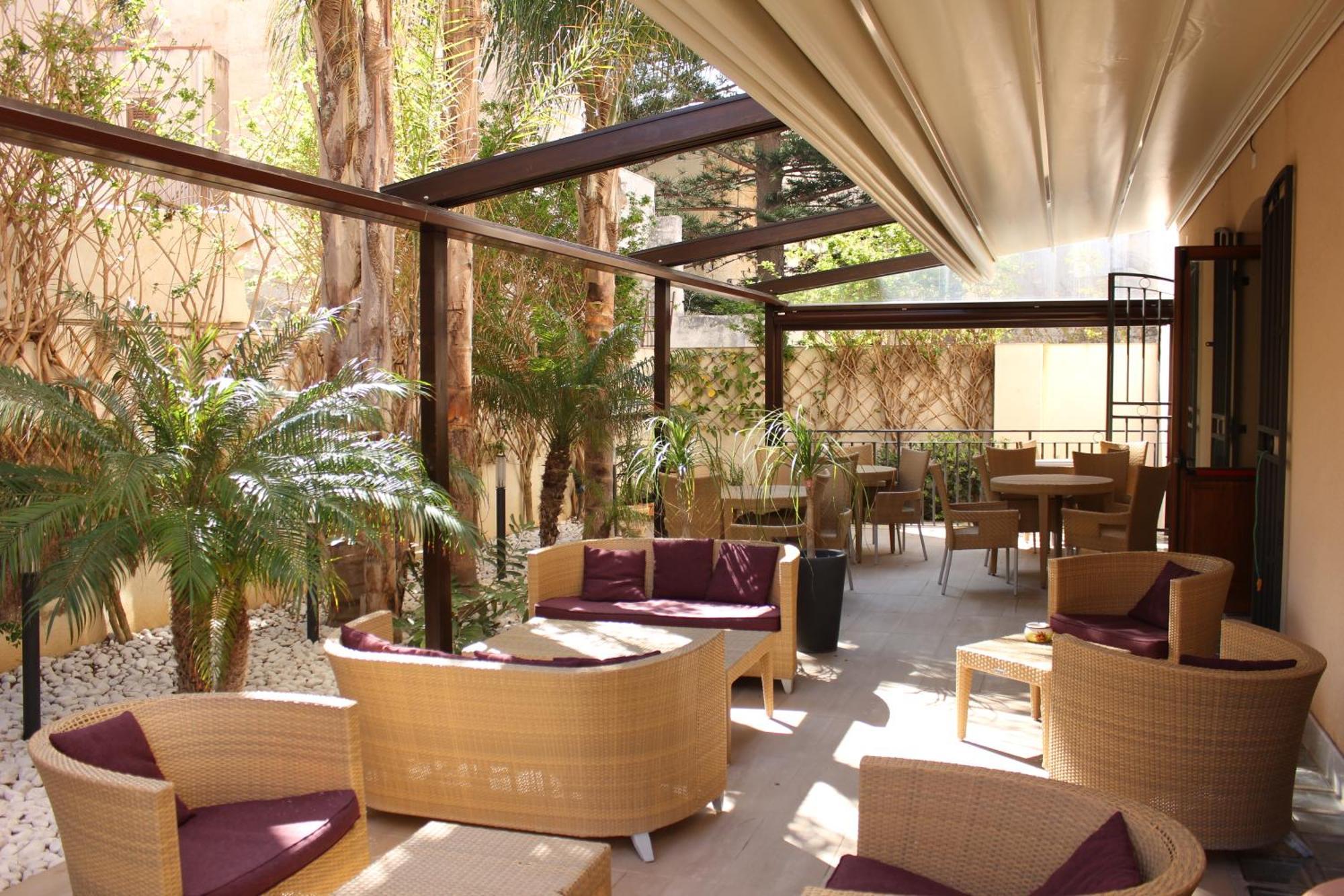 Hotel Il Portico ฟาวีญานา ภายนอก รูปภาพ