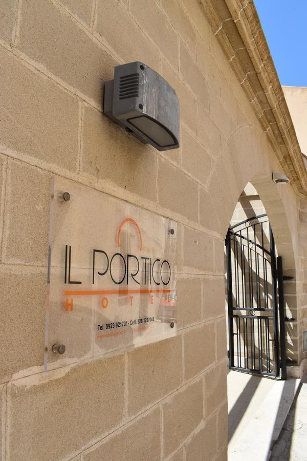 Hotel Il Portico ฟาวีญานา ภายนอก รูปภาพ