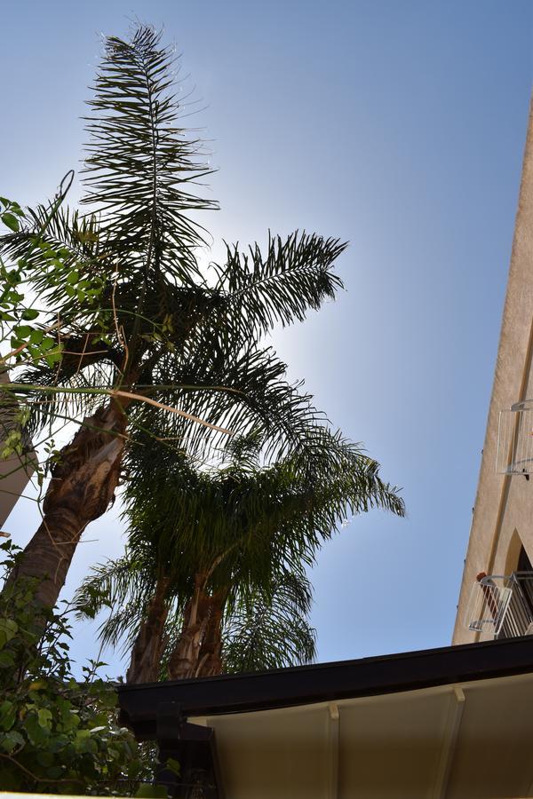 Hotel Il Portico ฟาวีญานา ภายนอก รูปภาพ