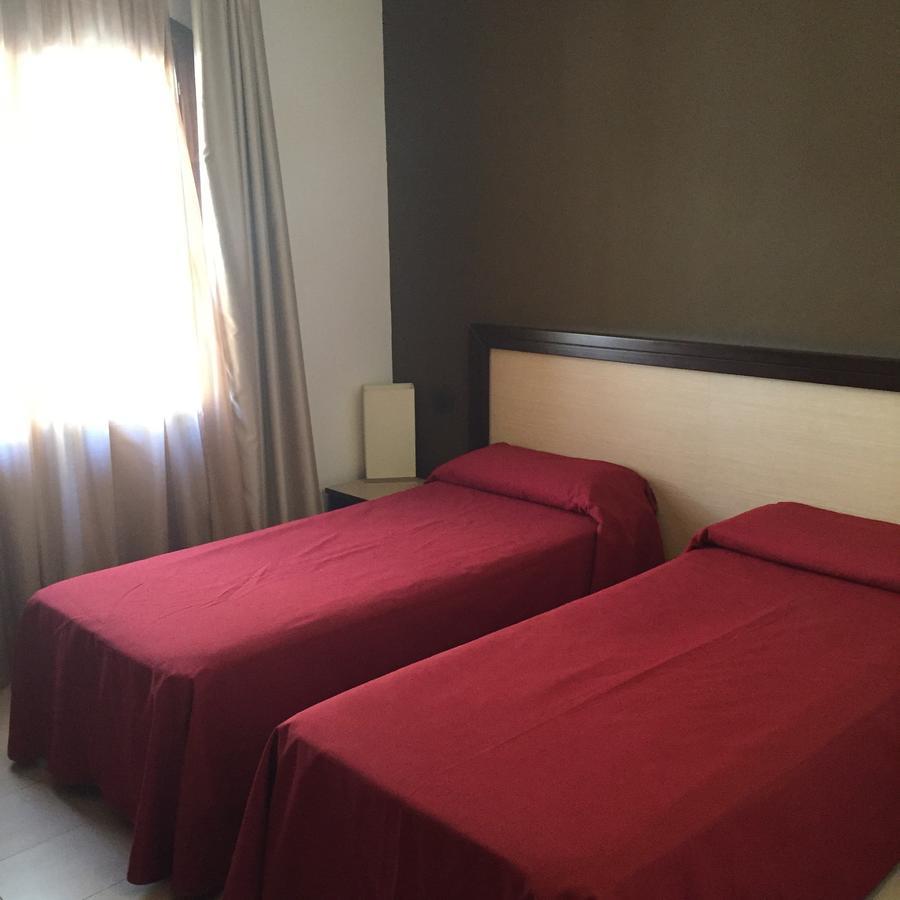 Hotel Il Portico ฟาวีญานา ภายนอก รูปภาพ