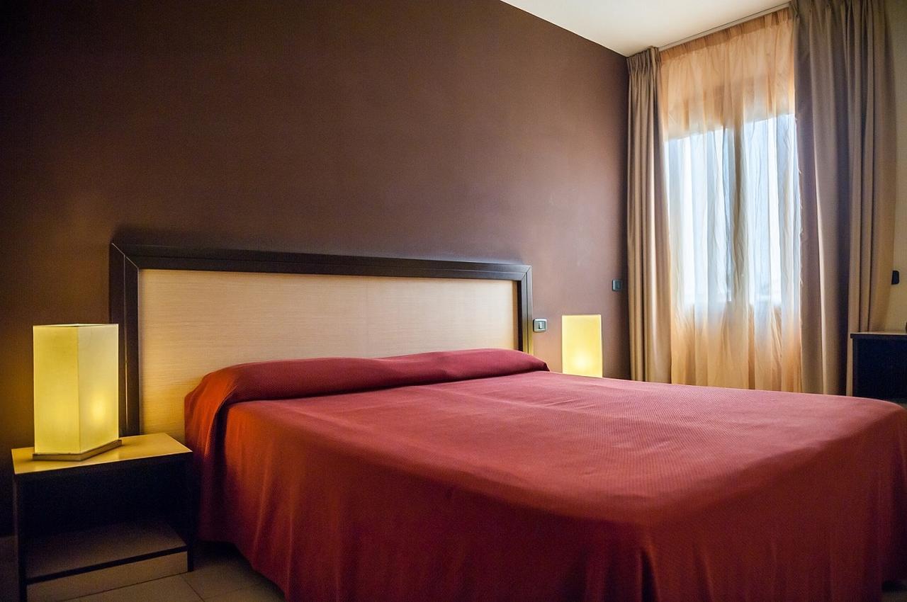 Hotel Il Portico ฟาวีญานา ภายนอก รูปภาพ
